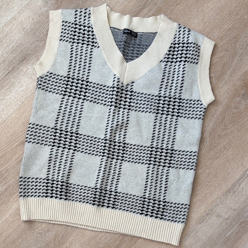 SHEIN V-Neck Checkered Sweater - Black and Cream